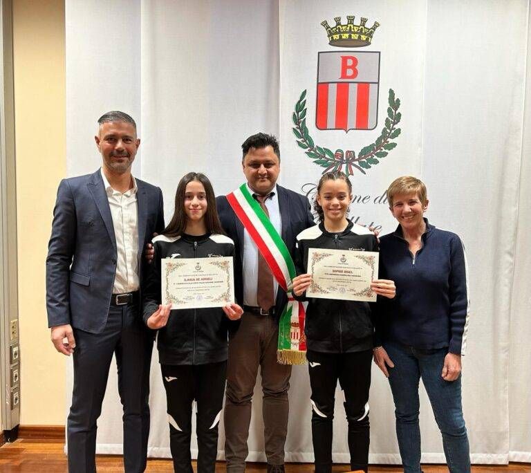 Gruppo atlete 768x684