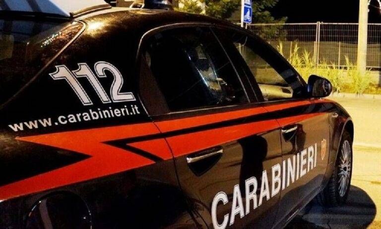 Arese rompe il vetro di un fuoristrada con un’ascia: preso Arese rompe vetro ascia