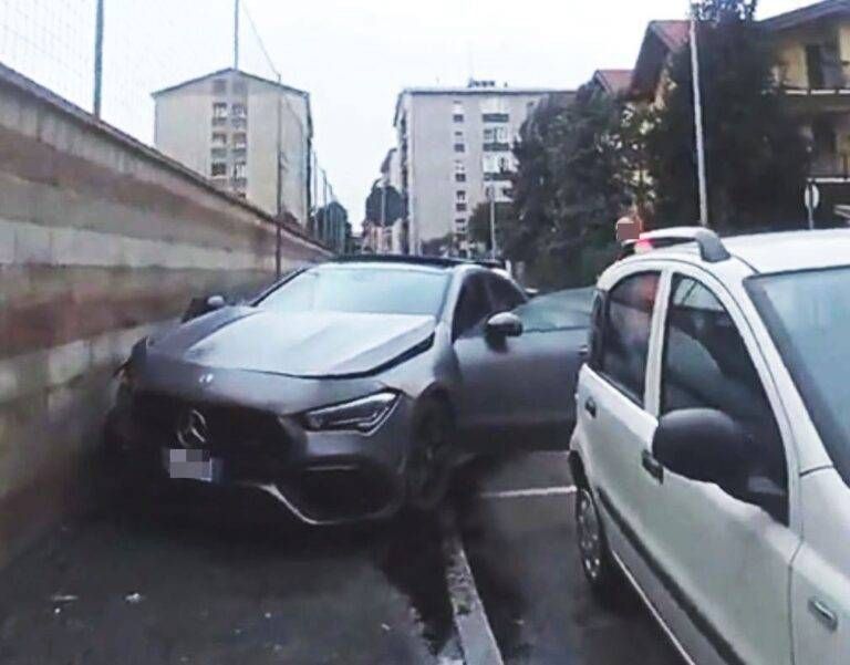 Garbagnate inseguito schianta oratorio