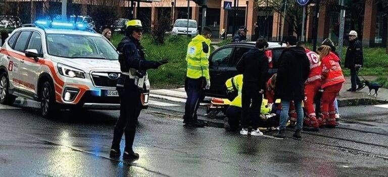 Cormano, paura per una 12enne investita in via Dei Giovi Cormano paura 12enne investita
