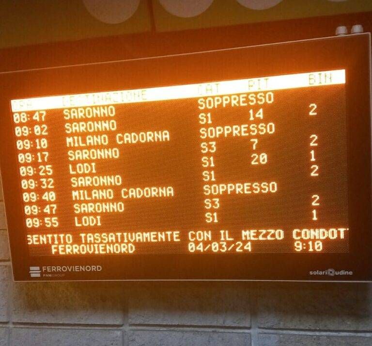 Trenord, guasti, ritardi e soppressioni tra Saronno e Milano, lunedì da incubo per i pendolari trenord ritardi saronno