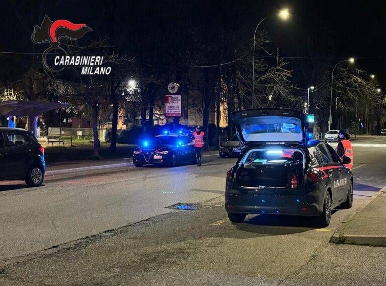 Cusano, pugni all’autobus, droga in tasca e botte ai carabinieri: due giovani in manette, uno subito scarcerato carabinieri notte
