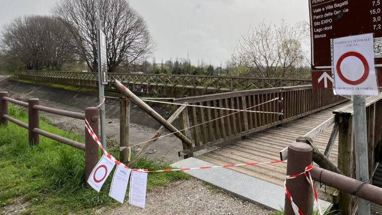 Paderno, un’altra passerella chiusa (la terza) sul Villoresi: “Gravi problemi di stabilità” passerella chiusa villoresi 768x432