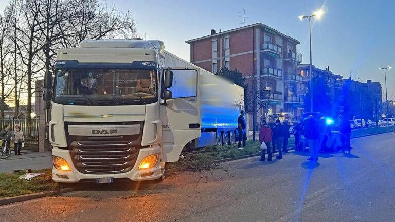 tir incastrato paderno 768x432