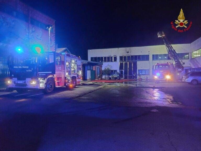 incendio lentate notte