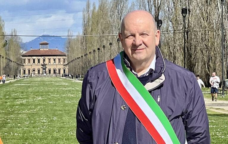 Strage Paderno, Casati contro la Lega: “Un milione per cartelli in dialetto? Meglio per disagio giovanile” ezio casati sindaco paderno 768x488