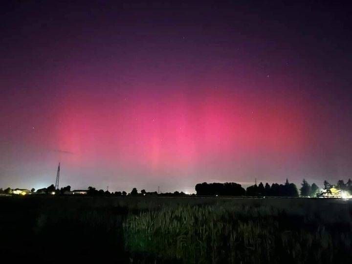 Bagliori notturni in cielo: l’aurora boreale è in arrivo a Bollate, Saronno, Paderno e Milano aurora boreale tempesta magnetica