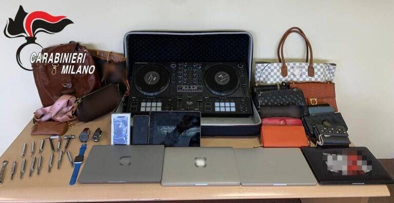 cormano refurtiva auto sosta