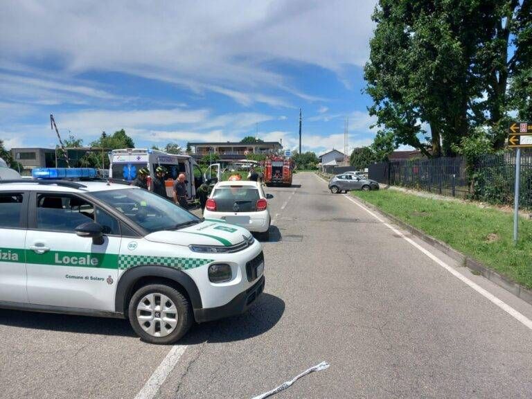 Solaro, incidente in Corso Europa, auto ribaltata, due ferite Solaro incidente