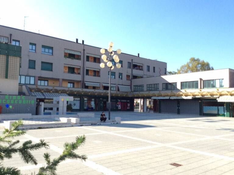 Ruba cuffie, incastrato dal Gps: fermato dai vigili a Caronno piazza pertini 768x574