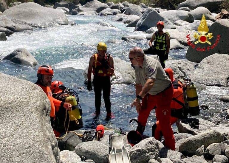 Trovato il corpo del 17enne di Rho disperso dopo un tuffo dal torrente in Val Masino Rho val masino