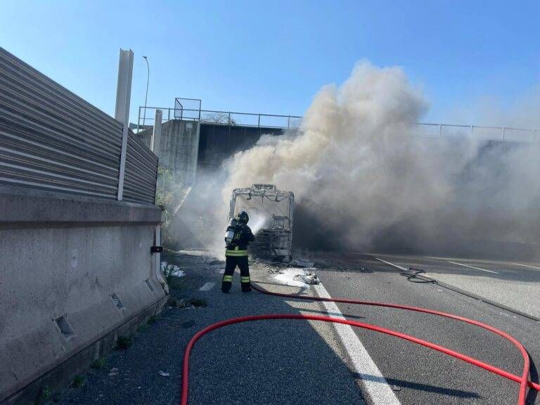 Pullman prende fuoco in autostrada a Rho Fiera Immagine WhatsApp 2024 08 29 ore 18.35.02 fb618abb 768x576