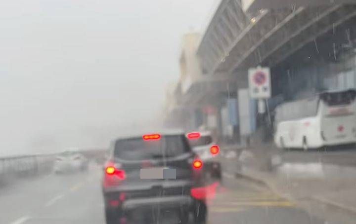 Maltempo: aeroporto allagato a Malpensa, voli dirottati treni sospesi Malpensa aeroporto allagato