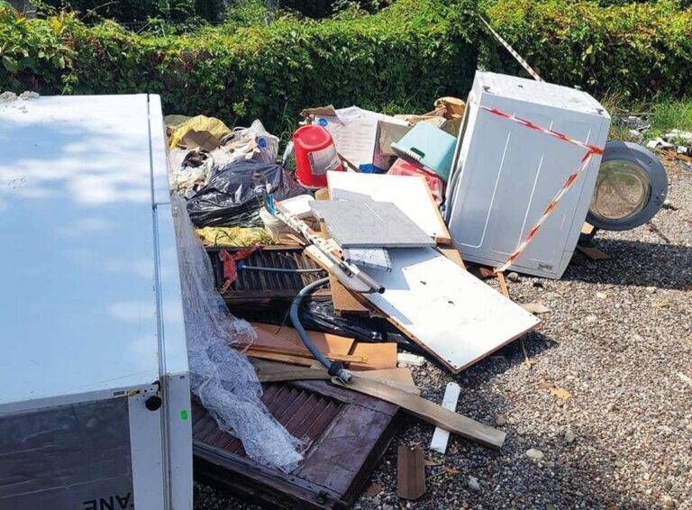 Arese rifiuti abbandonati sanzionati