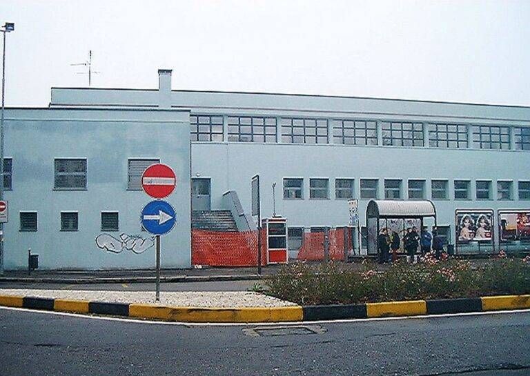 Bollate casa popolo crollo