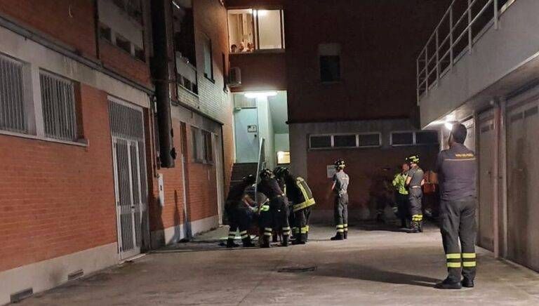 Bollate precipita balcone salvo