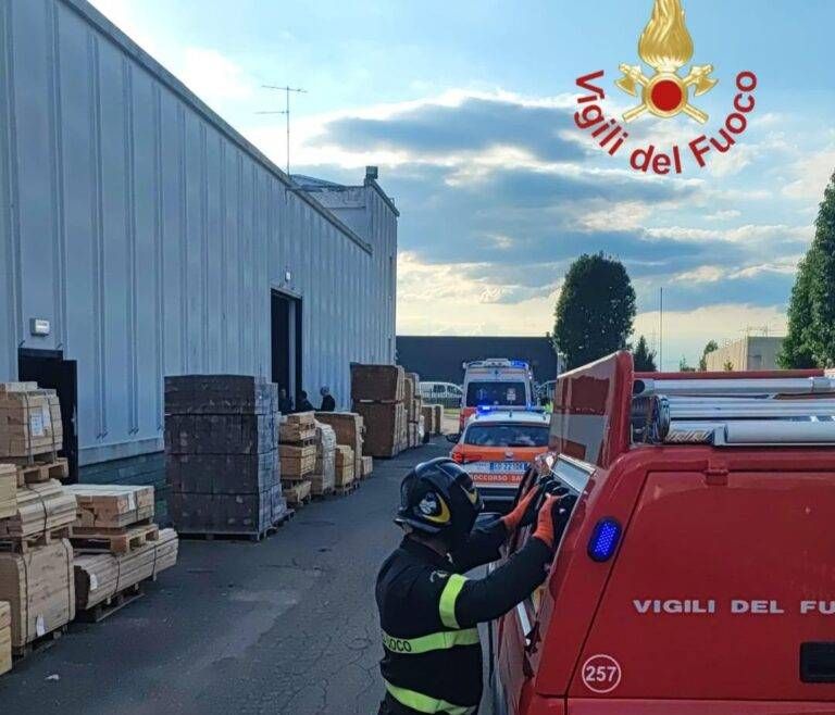 Incidente sul lavoro a Turate, operaio in codice rosso incidente lavoro turate