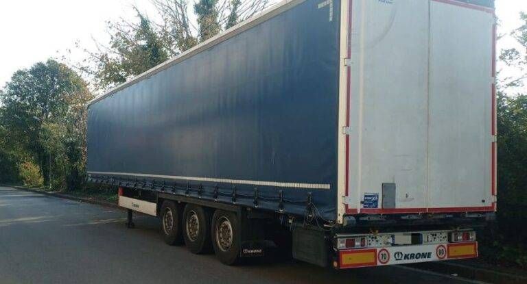 Novate semi rimorchio rubato