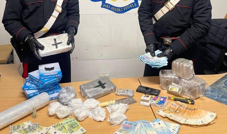 Droga addosso e in casa, arrestati due fratelli a Bovisio Masciago droga bovisio masciago fratelli