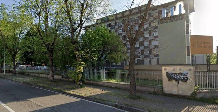 Garbagnate, tentano furto nel cantiere, sorpresi da operaio, finisce in rissa garbagnate rissa pertini