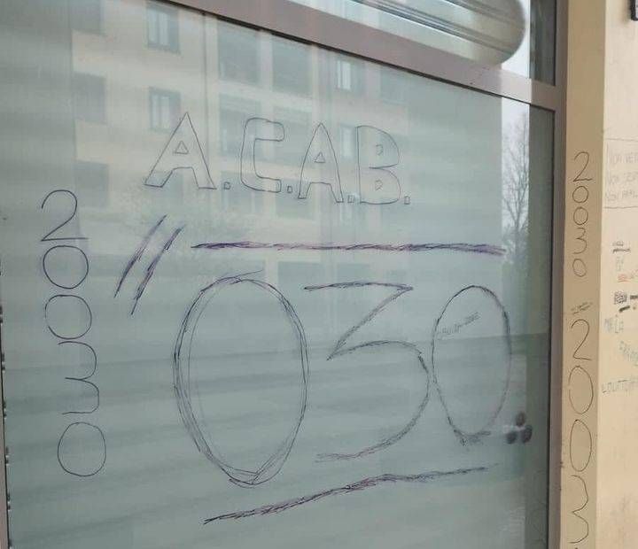 Senago, muri e vetrina imbrattati, minorenne identificato dalla Polizia locale senago vetrina