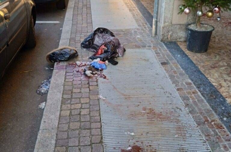 Mozzate, accoltellato in strada dopo una lite, uomo grave in ospedale mozzate accoltellato