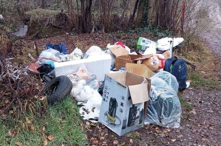 Garbagnate rifiuti abusivi multato