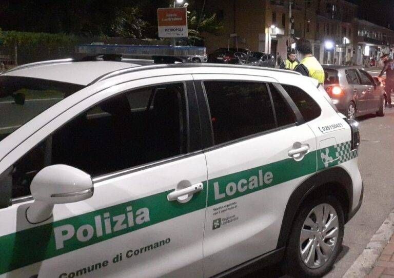 Cormano, fugge all’alt della Polizia Locale e simula il furto dell’auto: denunciato un 40enne di Cusano Gli agenti della Polizia locale di Cormano in azione 19 marzo 2025 768x542