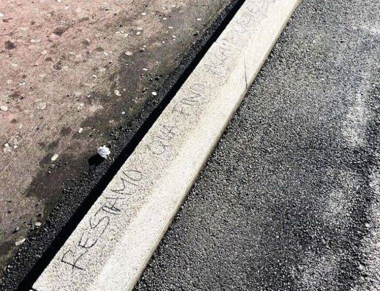 Senago muretto protesta giovani