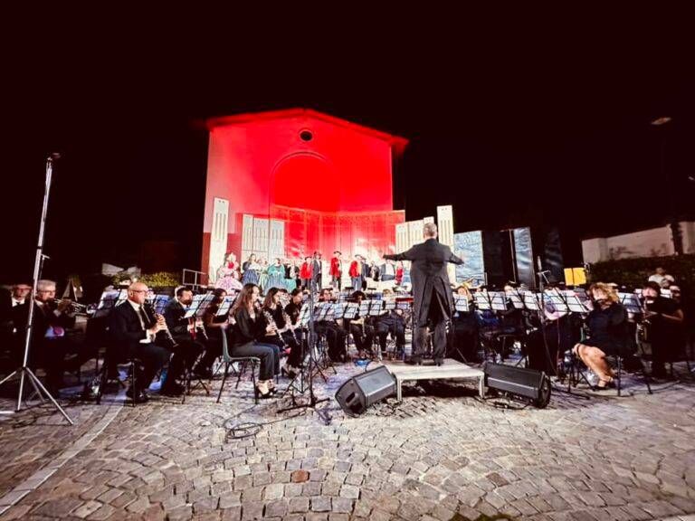 Prima la disco poi la grande lirica: Il barbiere di Siviglia in piazza a Lazzate Lazzate musica Barbiere Siviglia