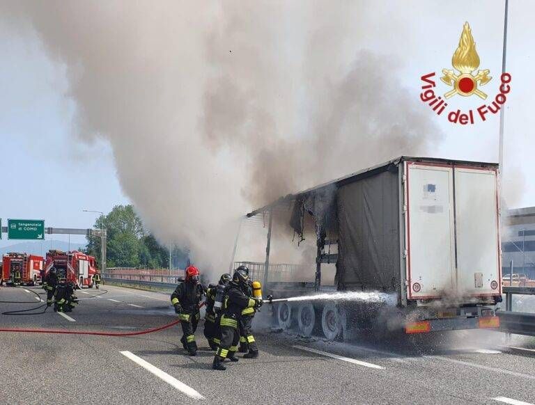 camion incendio autostrada