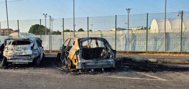 Carbonizzato nell’auto in fiamme a Sesto, i Vigili del fuoco riconoscono un collega incendio sesto collega