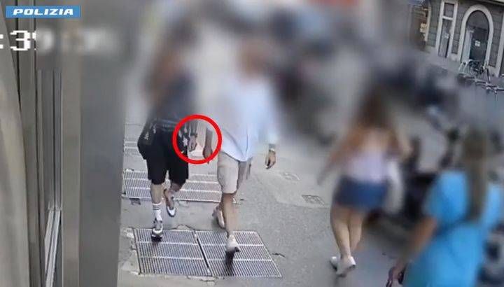 Milano, strappavano orologi di lusso ai passanti in pieno centro, due fermati – VIDEO Milano orologi furto