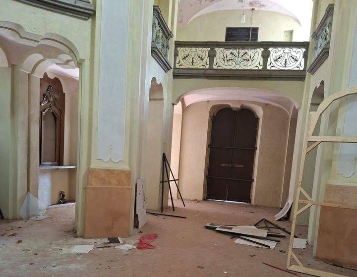 Decapitata la statua di Sant’Antonio nella chiesa delle nozze delle sorelle di Napoleone Limbiate chiesetta Napoleone Sant'Antonio