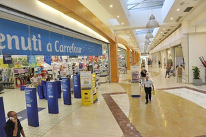 Carrefour lascia l’Italia, c’è un incarico per la vendita: in pole Lidl, Esselunga e dalla Spagna Mercadona Carrefour Italia supermercati