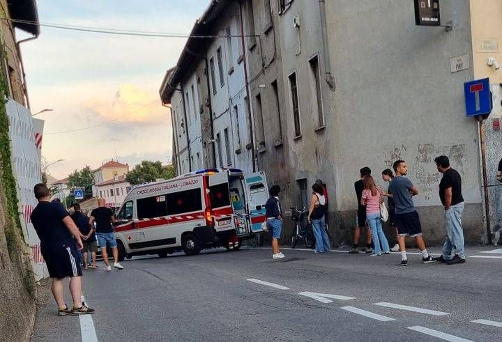 Cogliate, gravissimo incidente in centro: donna investita da escavatrice Cogliate investita escavatrice