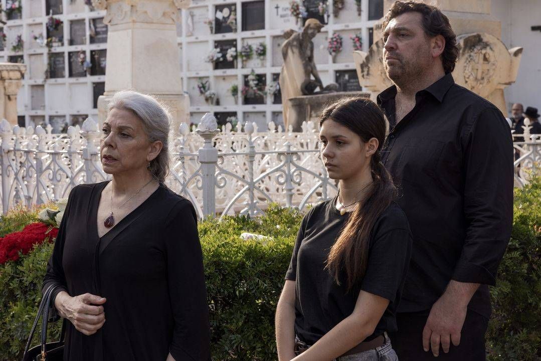 due tombe recensione non serie noir imperdibile aspettavamo v4 66080