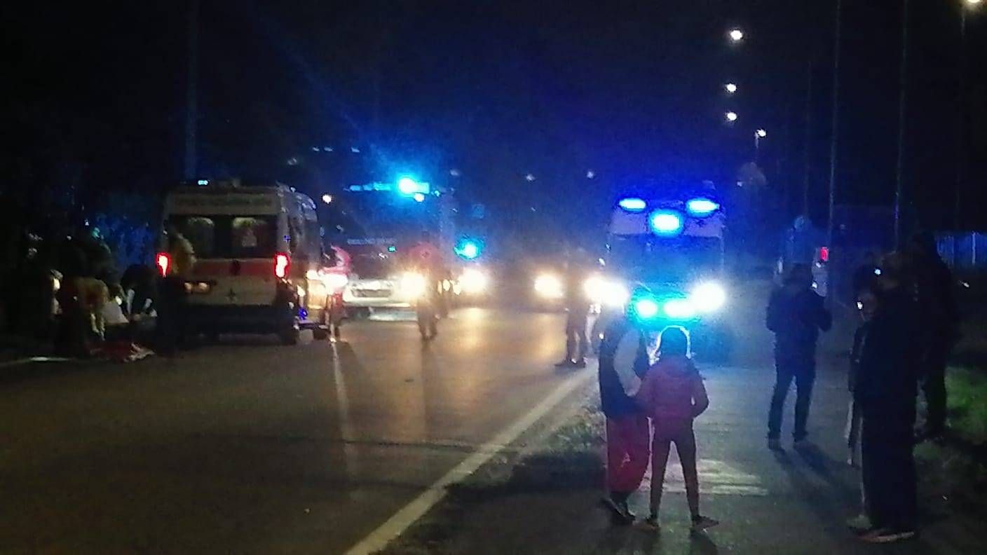 Esplosione in casa ad Origgio, tre feriti, arriva l’elicottero – VIDEO Esplosione in casa ad Origgio, tre feriti, arriva l’elicottero – VIDEO