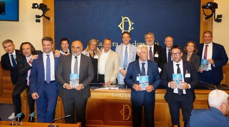 Sindaci come supereroi: il libro di Guzzetti, Ferrari e Nelli presentato alla Camera Immagine WhatsApp 2025 10 14 ore 23.17.46 edda320e 768x428