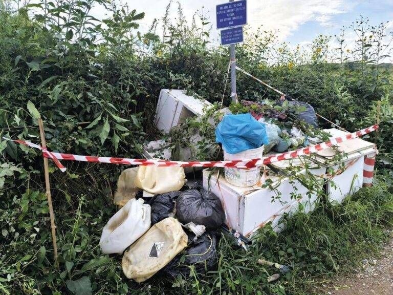 Cesate, rifiuti abusivi: l’emergenza continua Cesate rifiuti abusivi emergenza