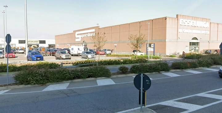 Garbagnate Milanese: 90enne derubato nel parcheggio dell’Esselunga