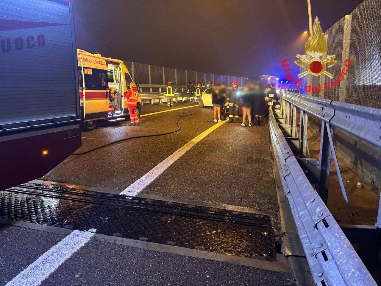 Schianto sulla Pedemontana: dieci giovani feriti, uno è gravissimo Schianto sulla Pedemontana: dieci giovani feriti, uno è gravissimo