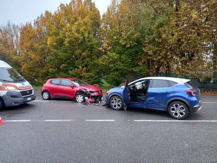 Incidente a Novate Milanese, 4 feriti e code per la Rho Monza Incidente a Novate Milanese, 4 feriti e code per la Rho Monza