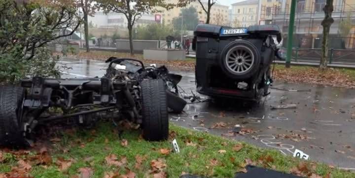 Suv disintegrato dopo un incidente a Milano, morto un 19enne a bordo, l’amico alla guida si è finto passante