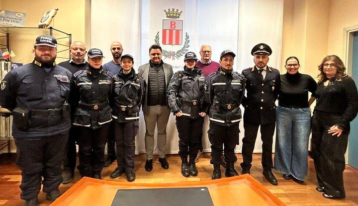 Bollate, in servizio 5 nuovi agenti di Polizia locale Polizia locale Bollate agenti