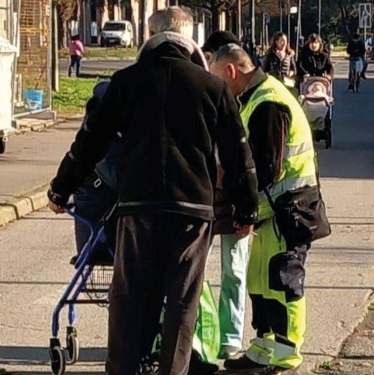 Bollate investita deambulatore parcheggio