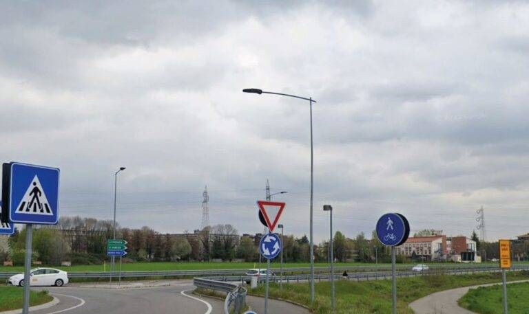 Bollate rubati cavi illuminazione