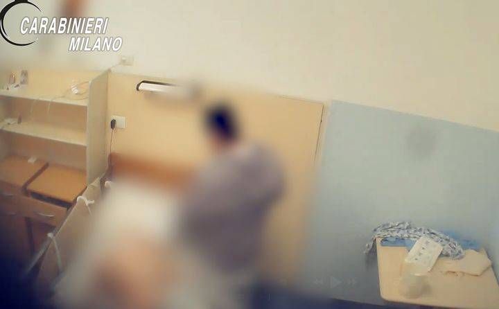 Violenze sessuali nella Rsa a Parabiago, arrestato operatore socio sanitario violenze sessuali rsa parabiago