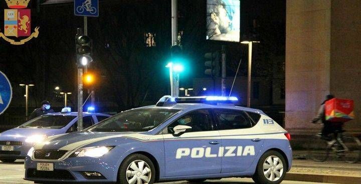 milano 14enne accerchiato da 5 minorenni che gli rubano giubbotto e auricolari
