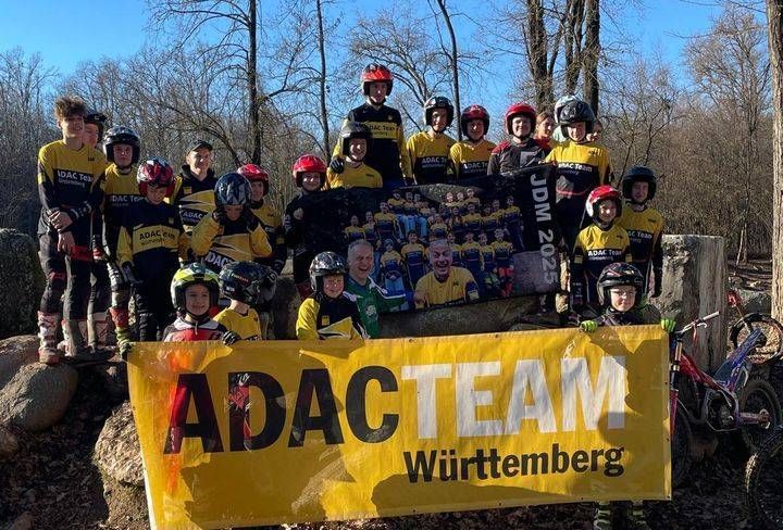 Trialisti tedeschi a Lazzate: da dieci anni allenamenti di fine anno al campo “Cesarino Monti” moto club lazzate germania